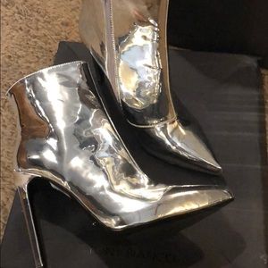 Brand new Tony Bianco silver boots sz 9
